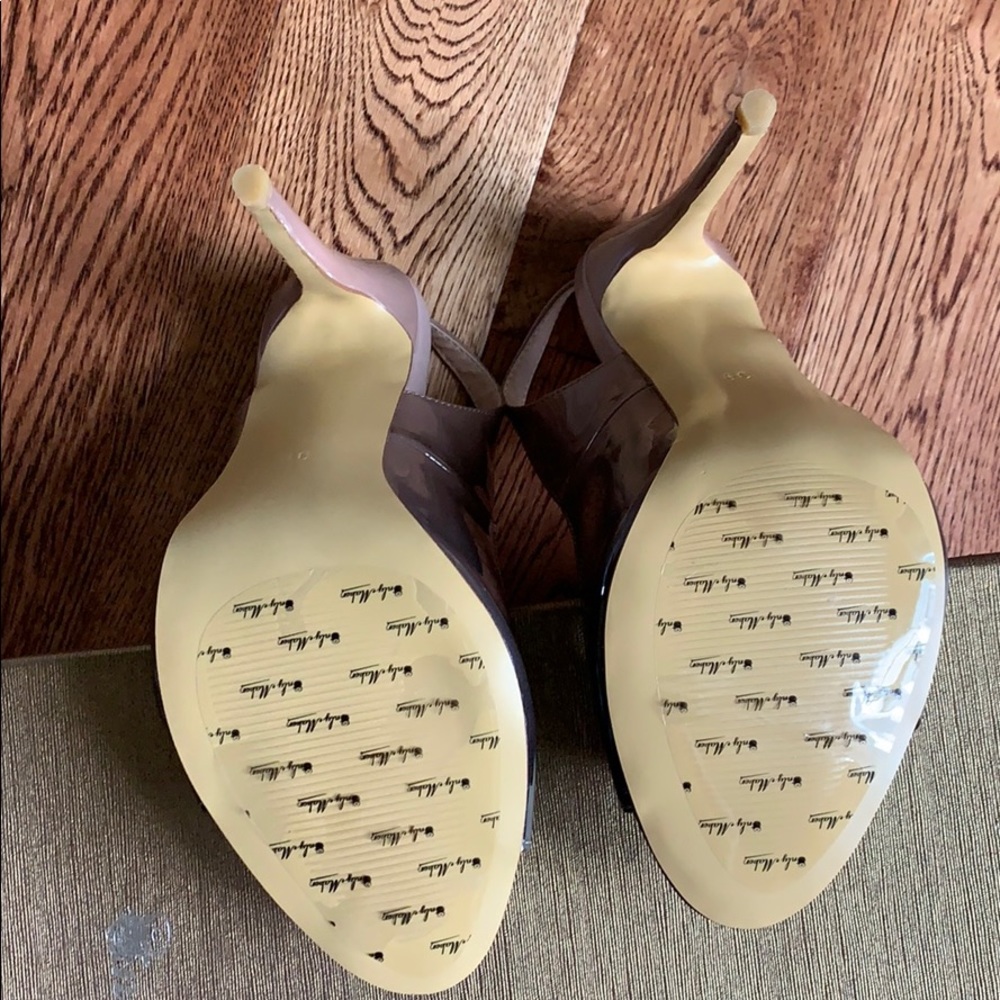 Shoes - Picture 4 of 5